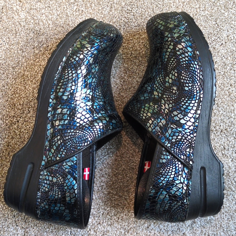 Women's Sanita clogs shoes size 38  Blue and Black Metallic🌠GREAT SHAPE!!! 🌠 - Picture 5 of 9
